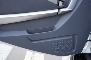 �ɵ�W7 2.7L CNG 190���� ��ʿ��8�� ��ɲ 4.15�׵��������ῨͼƬ