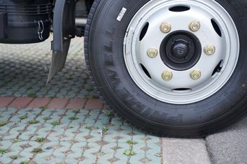 �ɵ�W7 2.7L CNG 190���� ��ʿ��8�� ��ɲ 4.15�׵��������ῨͼƬ