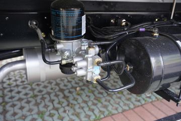 �ɵ�W7 2.7L CNG 190���� ��ʿ��8�� ��ɲ 4.15�׵��������ῨͼƬ