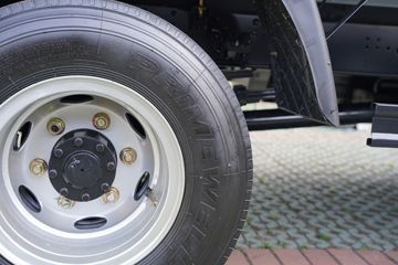 �ɵ�W7 2.7L CNG 190���� ��ʿ��8�� ��ɲ 4.15�׵��������ῨͼƬ