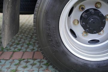 �ɵ�W7 2.7L CNG 190���� ��ʿ��8�� ��ɲ 4.15�׵��������ῨͼƬ