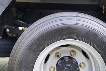 �ɵ�W7 2.7L CNG 190���� ��ʿ��8�� ��ɲ 4.15�׵��������ῨͼƬ