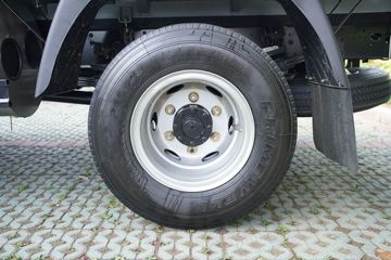 �ɵ�W7 2.7L CNG 190���� ��ʿ��8�� ��ɲ 4.15�׵��������ῨͼƬ