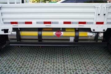 �ɵ�W7 2.7L CNG 190���� ��ʿ��8�� ��ɲ 4.15�׵��������ῨͼƬ