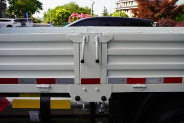 �ɵ�W7 2.7L CNG 190���� ��ʿ��8�� ��ɲ 4.15�׵��������ῨͼƬ