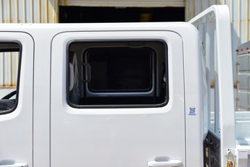 ʱ���캽S1 ��ҵ�� 1.6L���� 122���� ����5�� 3.1��˫������С��ͼƬ