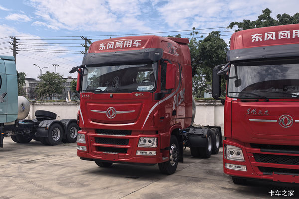 东风天龙旗舰KX 新嵘耀版 12.9L LNG 540马力 6X4 东风12档 AMT自动档 牵引车