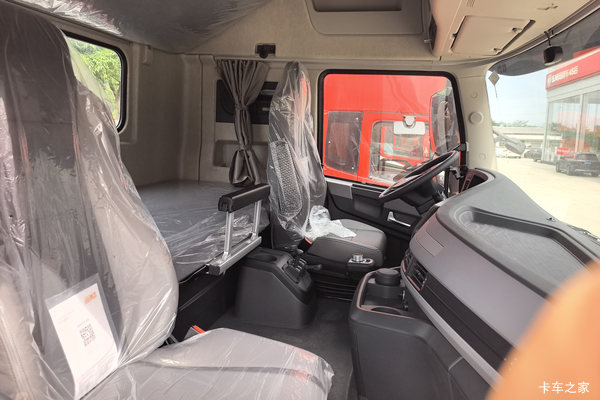 东风天龙旗舰KX 嵘耀版 12.9L LNG 540马力 6X4 东风12档 AMT自动档 牵引车