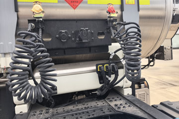 ���������콢KX ����ҫ�� 14.5L LNG 580���� 6X4 ����12�� AMT�Զ��� ǣ����ͼƬ