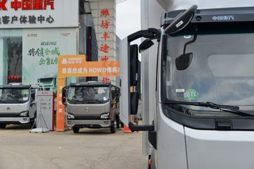 ����HOWO�Ῠ����H3 2.4L���� 165���� 8�� 4.15�׵�����ʽ�ῨͼƬ