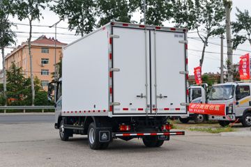 ����HOWO�Ῠ����H3 2.4L���� 165���� 8�� 4.15�׵�����ʽ�ῨͼƬ