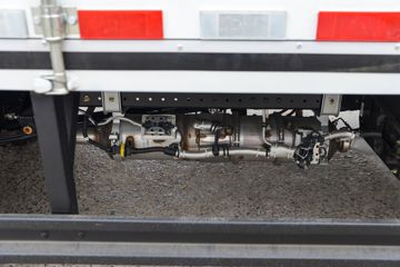 ����HOWO�Ῠ����H3 2.4L���� 165���� 8�� 4.15�׵�����ʽ�ῨͼƬ