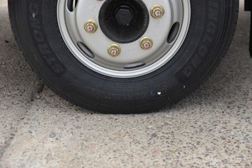 ����HOWO�Ῠ����H3 2.4L���� 165���� 8�� 4.15�׵�����ʽ�ῨͼƬ