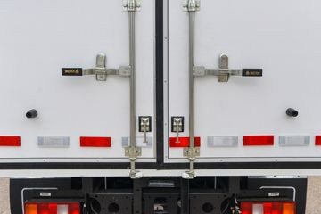 ����HOWO�Ῠ����H3 2.4L���� 165���� 8�� 4.15�׵�����ʽ�ῨͼƬ