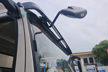 ����HOWO�Ῠͳ˧ 140���� 4X2  LNG 8�� 4.08����س�ͼƬ