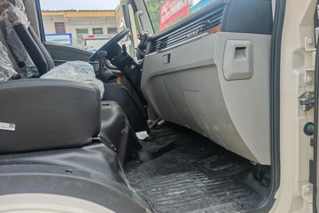����HOWO�Ῠͳ˧ 140���� 4X2  LNG 8�� 4.08����س�ͼƬ