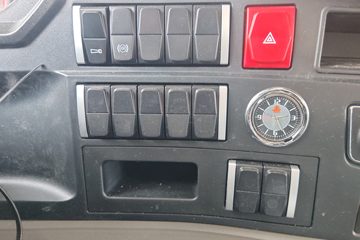 ����HOWO�Ῠͳ˧ 140���� 4X2  LNG 8�� 4.08����س�ͼƬ