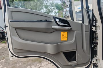 ����HOWO�Ῠͳ˧ 140���� 4X2  LNG 8�� 4.08����س�ͼƬ