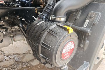 ����HOWO�Ῠͳ˧ 140���� 4X2  LNG 8�� 4.08����س�ͼƬ