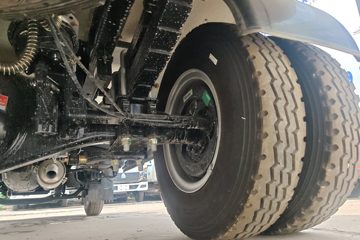 ����HOWO�Ῠͳ˧ 140���� 4X2  LNG 8�� 4.08����س�ͼƬ