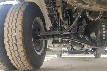 ����HOWO�Ῠͳ˧ 140���� 4X2  LNG 8�� 4.08����س�ͼƬ