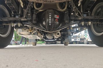 ����HOWO�Ῠͳ˧ 140���� 4X2  LNG 8�� 4.08����س�ͼƬ