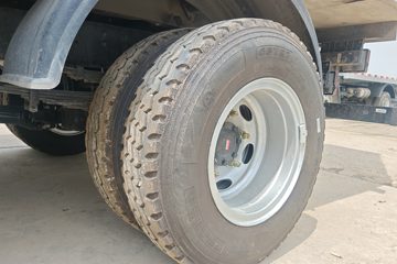 ����HOWO�Ῠͳ˧ 140���� 4X2  LNG 8�� 4.08����س�ͼƬ