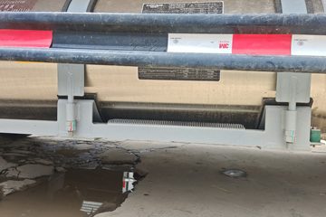 ����HOWO�Ῠͳ˧ 140���� 4X2  LNG 8�� 4.08����س�ͼƬ