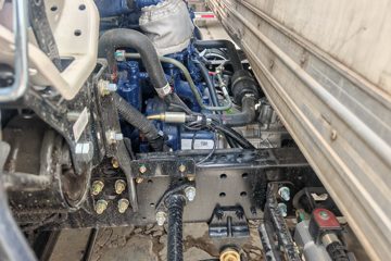 ����HOWO�Ῠͳ˧ 140���� 4X2  LNG 8�� 4.08����س�ͼƬ