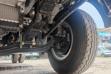 ����HOWO�Ῠͳ˧ 140���� 4X2  LNG 8�� 4.08����س�ͼƬ