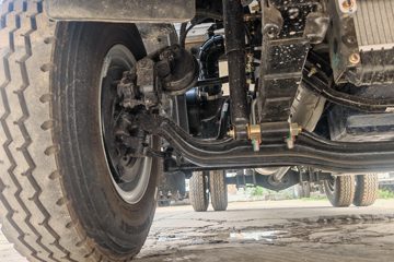 ����HOWO�Ῠͳ˧ 140���� 4X2  LNG 8�� 4.08����س�ͼƬ