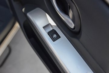 ����С����W08 ������ 1.6L���� 123���� ����5�� ��̥ 2.5��˫������΢��ͼƬ