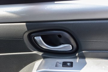 ����С����W08 ������ 1.6L���� 123���� ����5�� ��̥ 2.5��˫������΢��ͼƬ