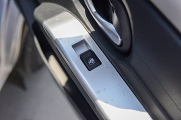����С����W08 ������ 1.6L���� 123���� ����5�� ��̥ 2.5��˫������΢��ͼƬ