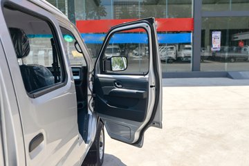 ����С����W08 ������ 1.6L���� 123���� ����5�� ��̥ 2.5��˫������΢��ͼƬ