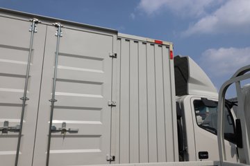 ���� ����V7 154���� 4X2 5.53�׵�����ʽ�ῨͼƬ