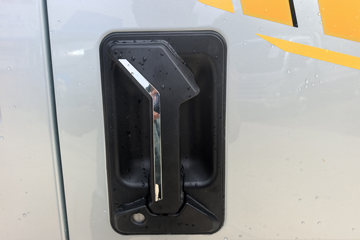 ����HOWOͳ˧ 2.4L���� 165���� ��ʿ��8�� 3.85���Ű��դʽ�ῨͼƬ