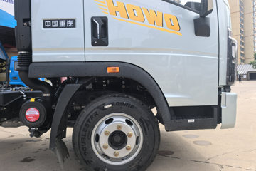 ����HOWOͳ˧ 2.4L���� 165���� ��ʿ��8�� 3.85���Ű��դʽ�ῨͼƬ