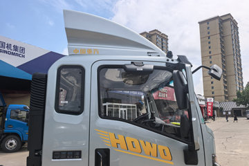 ����HOWOͳ˧ 2.4L���� 165���� ��ʿ��8�� 3.85���Ű��դʽ�ῨͼƬ