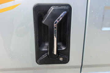 ����HOWOͳ˧ 2.4L���� 165���� ��ʿ��8�� 3.85���Ű��դʽ�ῨͼƬ