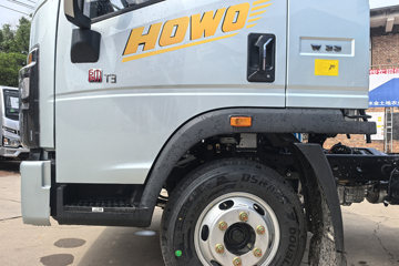 ����HOWOͳ˧ 2.4L���� 165���� ��ʿ��8�� 3.85���Ű��դʽ�ῨͼƬ