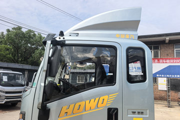 ����HOWOͳ˧ 2.4L���� 165���� ��ʿ��8�� 3.85���Ű��դʽ�ῨͼƬ