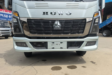 ����HOWOͳ˧ 2.4L���� 165���� ��ʿ��8�� 3.85���Ű��դʽ�ῨͼƬ