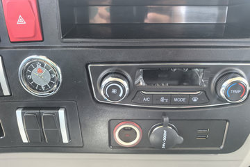 ����HOWOͳ˧ 2.4L���� 165���� ��ʿ��8�� 3.85���Ű��դʽ�ῨͼƬ