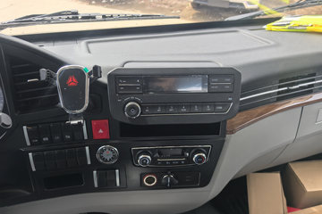 ����HOWOͳ˧ 2.4L���� 165���� ��ʿ��8�� 3.85���Ű��դʽ�ῨͼƬ