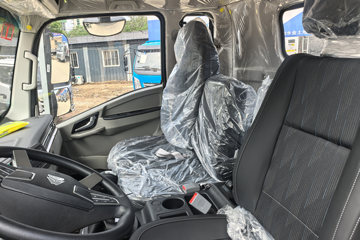 ����HOWOͳ˧ 2.4L���� 165���� ��ʿ��8�� 3.85���Ű��դʽ�ῨͼƬ