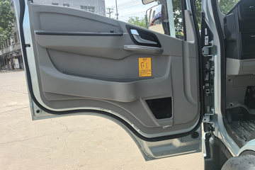 ����HOWOͳ˧ 2.4L���� 165���� ��ʿ��8�� 3.85���Ű��դʽ�ῨͼƬ