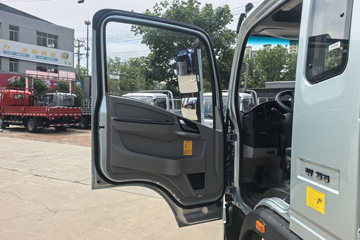 ����HOWOͳ˧ 2.4L���� 165���� ��ʿ��8�� 3.85���Ű��դʽ�ῨͼƬ