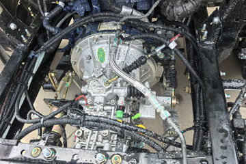 ����HOWOͳ˧ 2.4L���� 165���� ��ʿ��8�� 3.85���Ű��դʽ�ῨͼƬ
