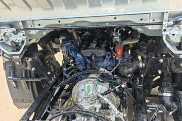 ����HOWOͳ˧ 2.4L���� 165���� ��ʿ��8�� 3.85���Ű��դʽ�ῨͼƬ